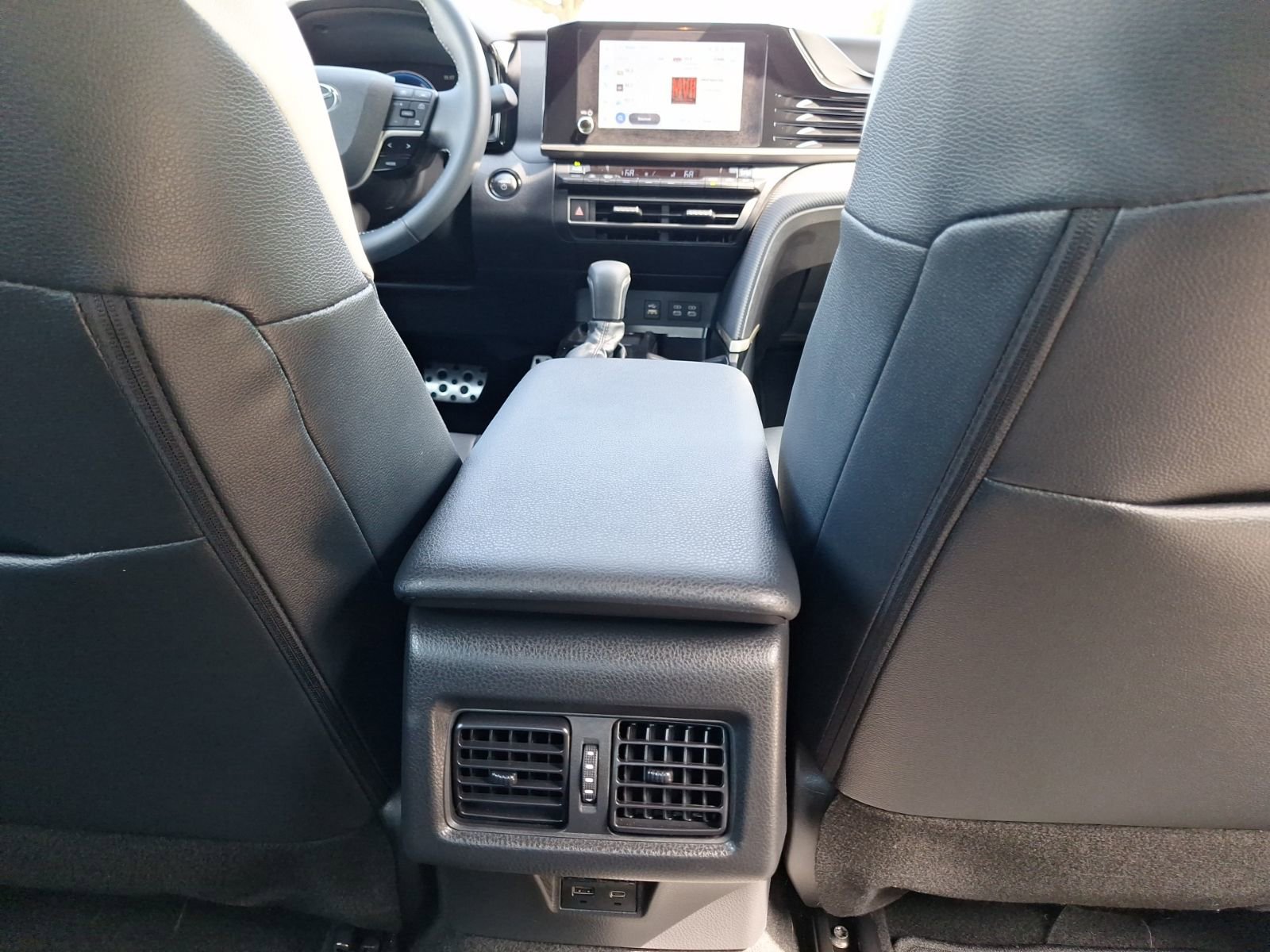 Used 2025 Toyota Camry SE w/ Convenience Package FWD image 30