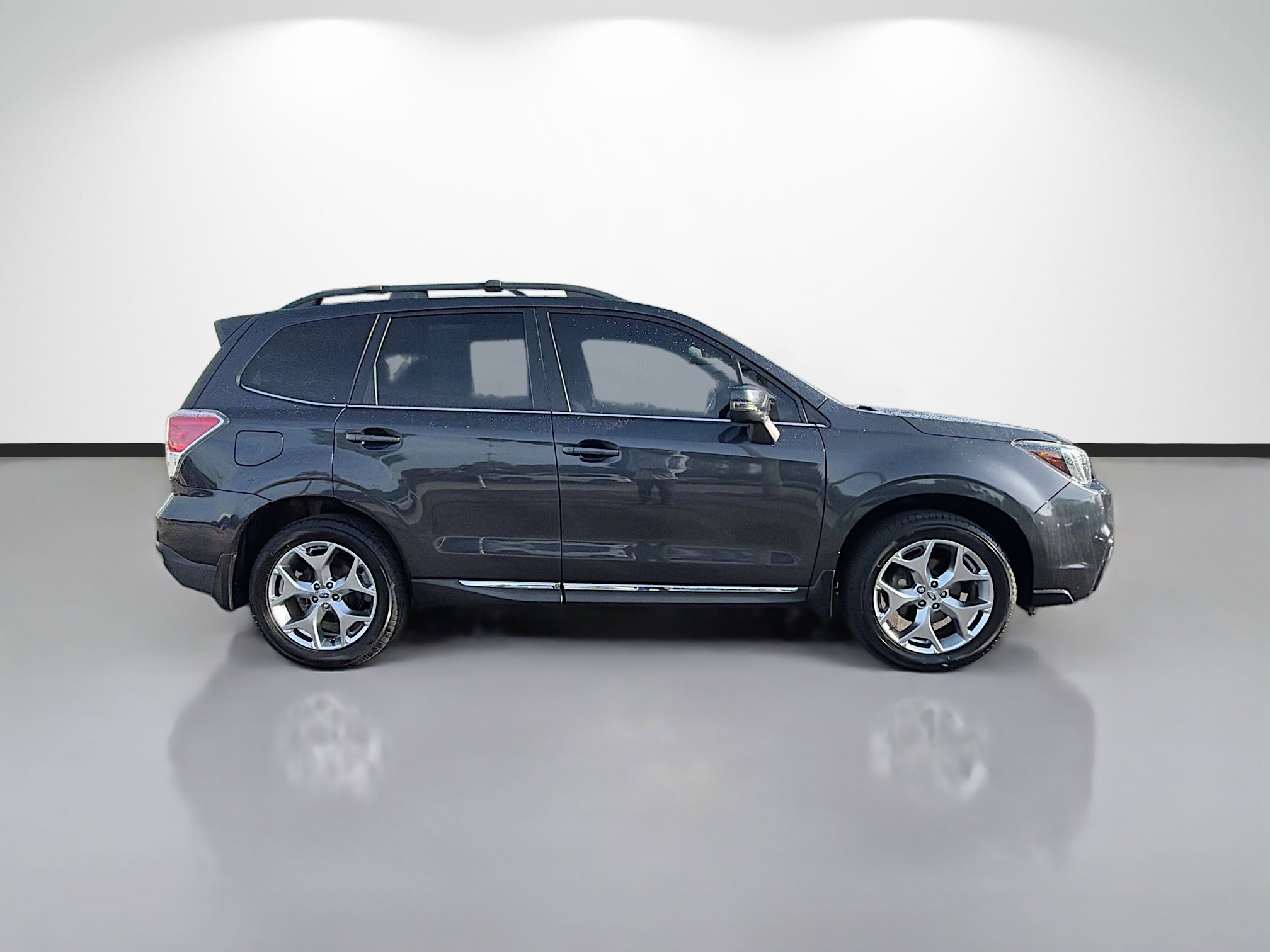 Used 2018 Subaru Forester 2.5i Touring w/ Popular Package #3B AWD/4WD image 2