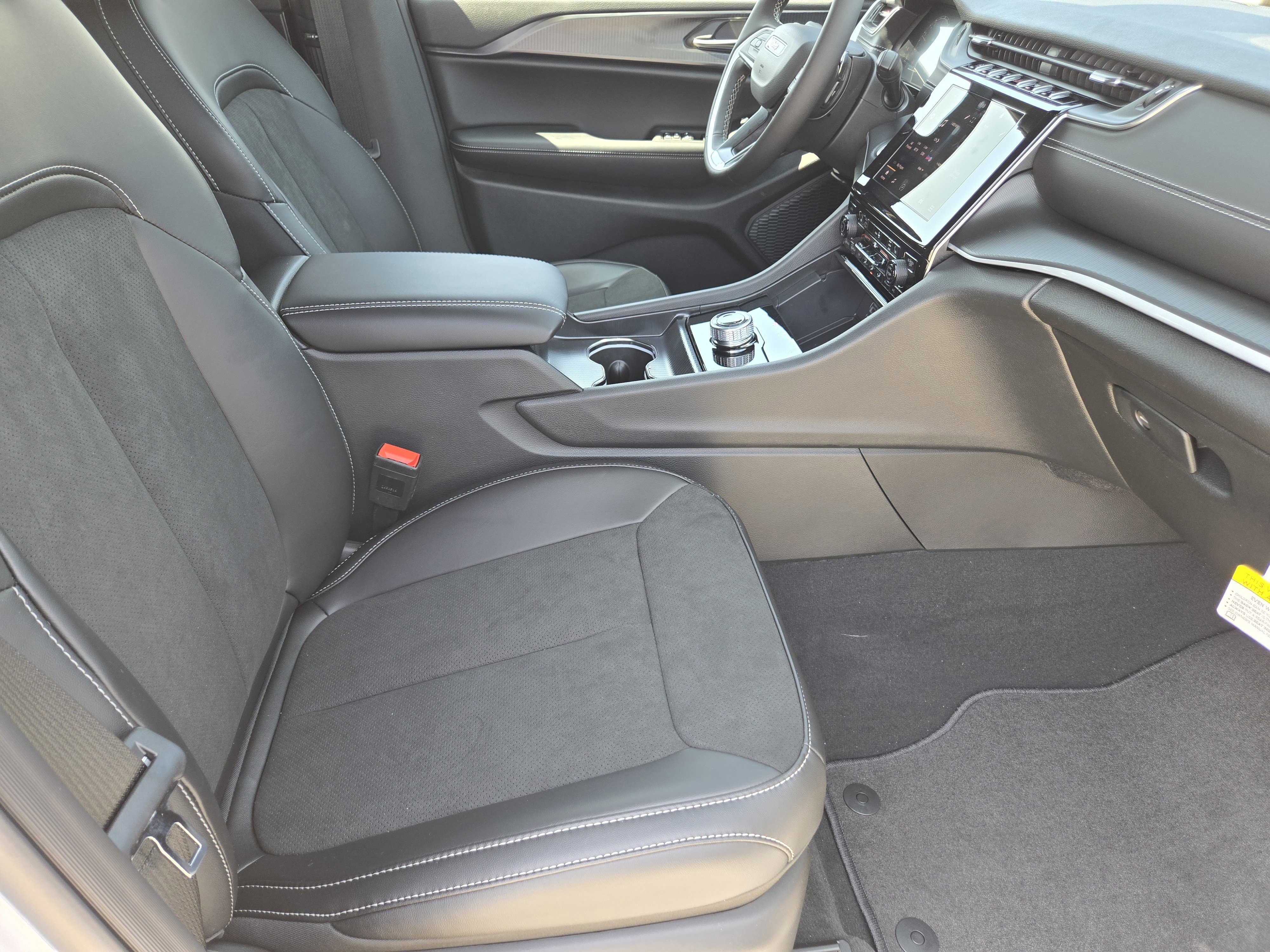 New 2025 Jeep Grand Cherokee L Altitude image 11