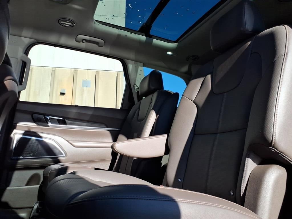 Used 2022 Kia Telluride SX w/ Nightfall Edition Package image 14