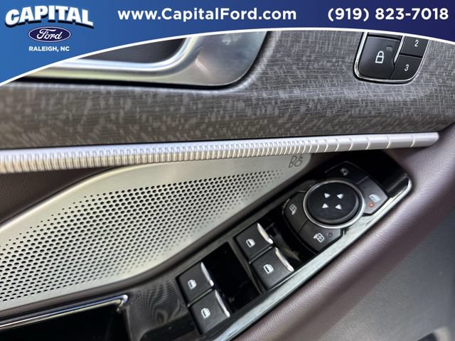 Certified 2025 Ford Explorer Platinum RWD image 21