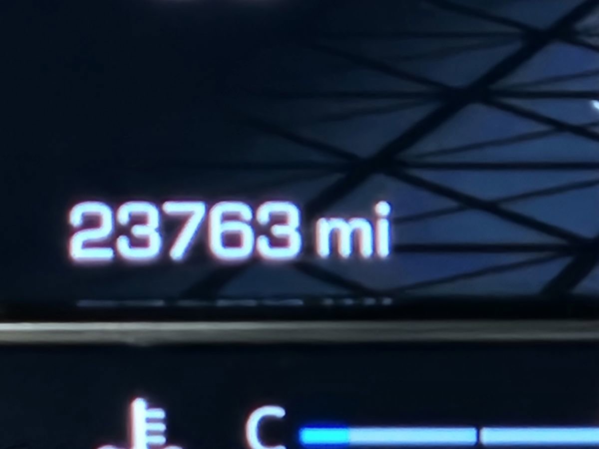 Used 2024 GMC Yukon Denali w/ Advanced Technology Package image 36