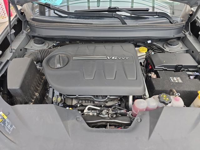 Used 2019 Jeep Cherokee Trailhawk w/ Cold Weather Group image 20