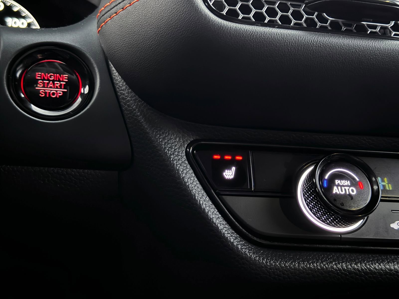 Certified 2025 Honda HR-V Sport image 30