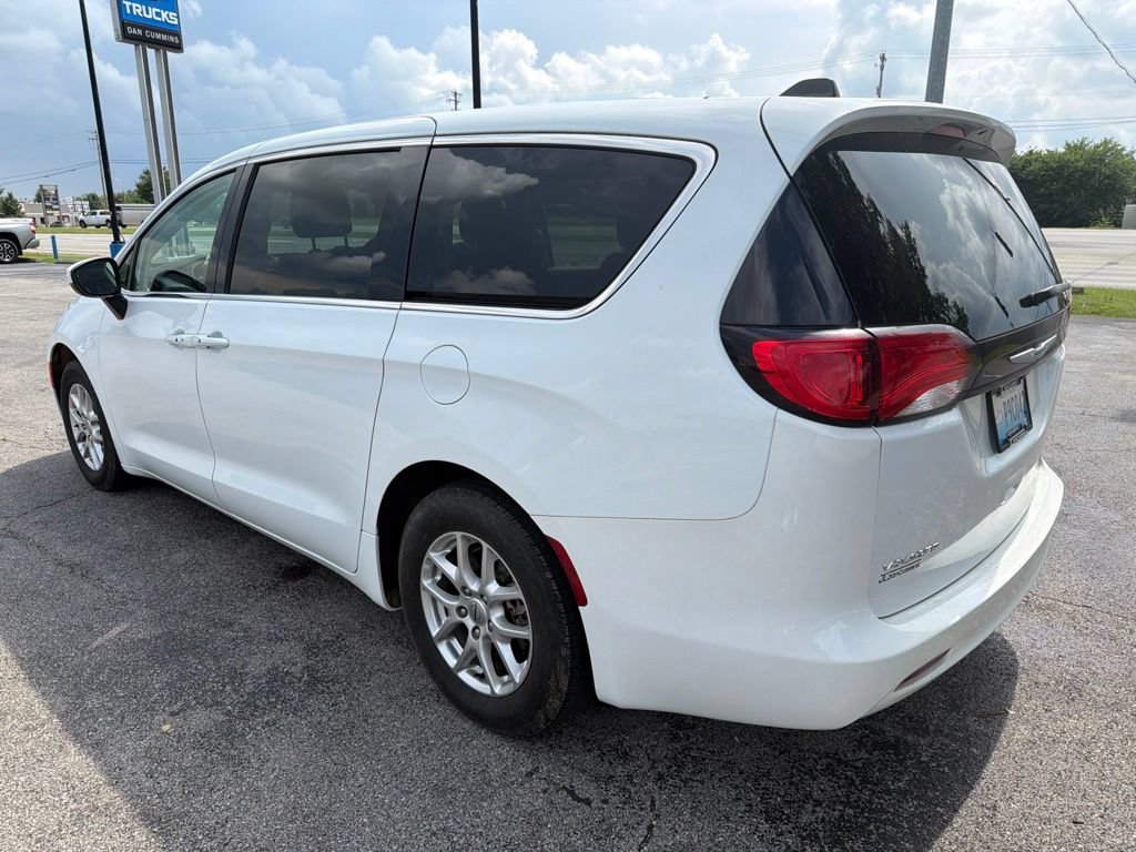 Used 2023 Chrysler Voyager LX FWD image 4