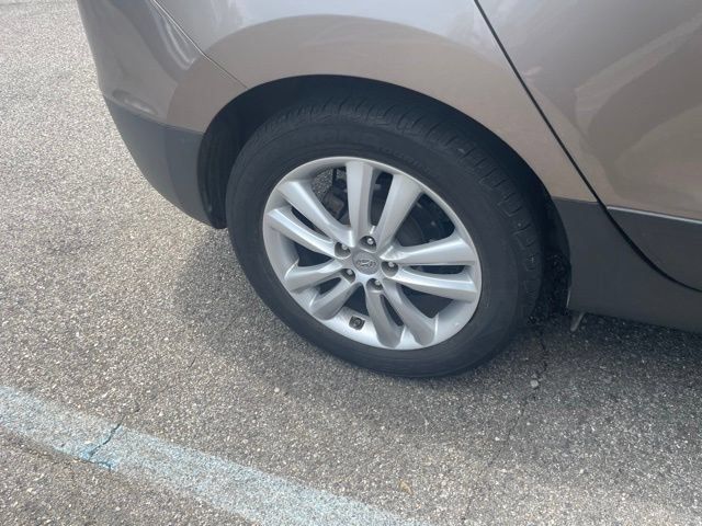 Used 2010 Hyundai Tucson Limited AWD/4WD image 13