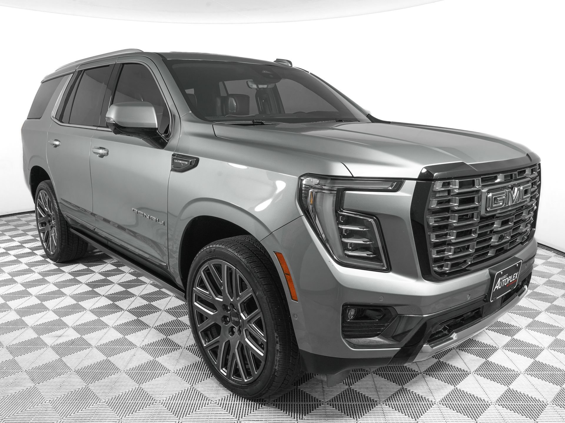 Used 2025 GMC Yukon Denali Ultimate w/ LPO, Floor Liner Package AWD/4WD image 2