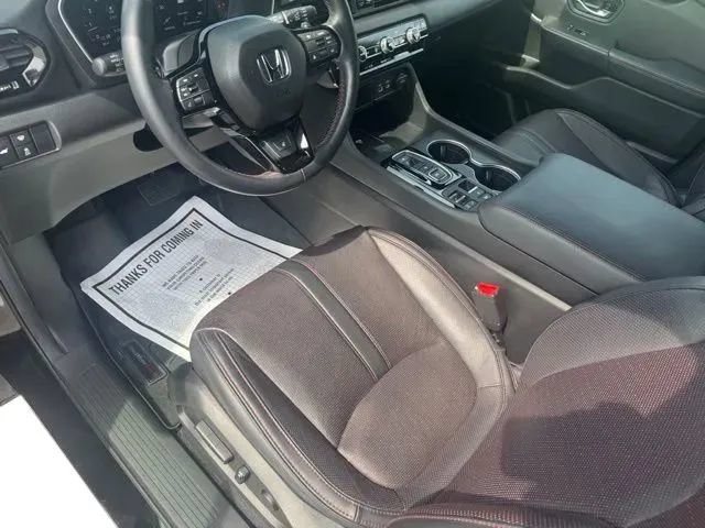 Used 2025 Honda Pilot Black Edition image 10