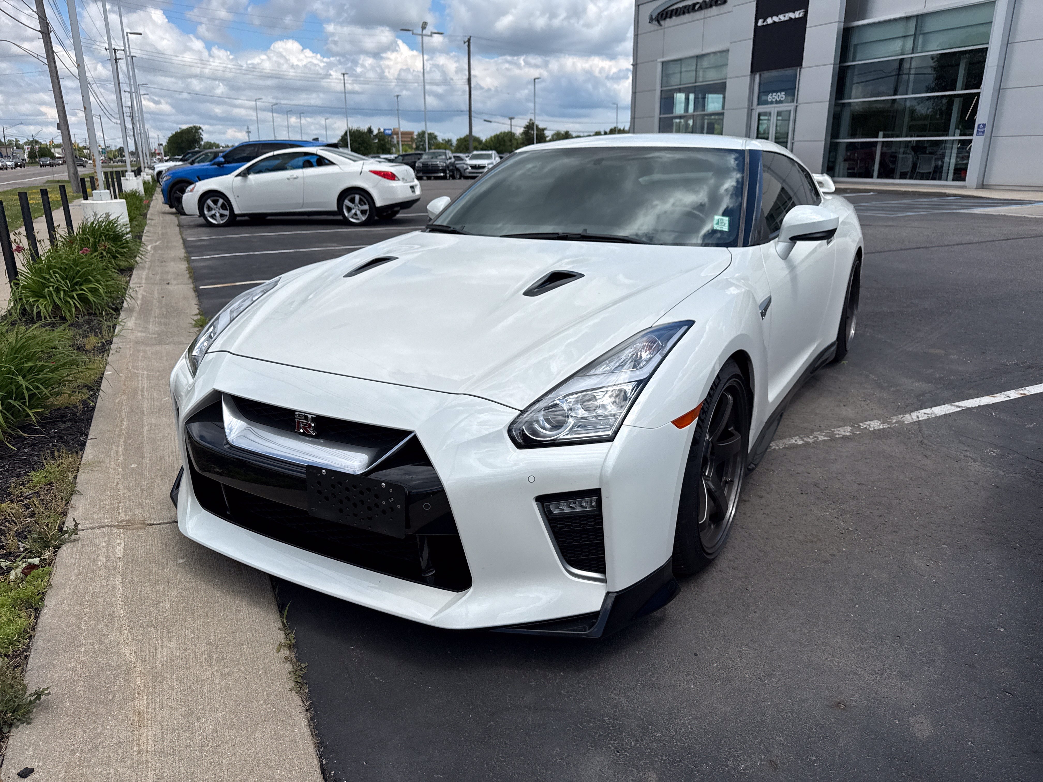 Used 2021 Nissan GT-R Premium AWD/4WD image 1