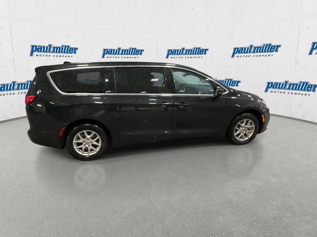 Used 2024 Chrysler Pacifica Touring-L image 12