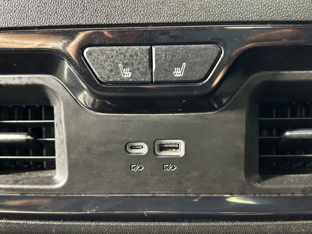 Used 2024 Chevrolet Silverado 2500 ZR2 w/ Technology Package AWD/4WD image 17