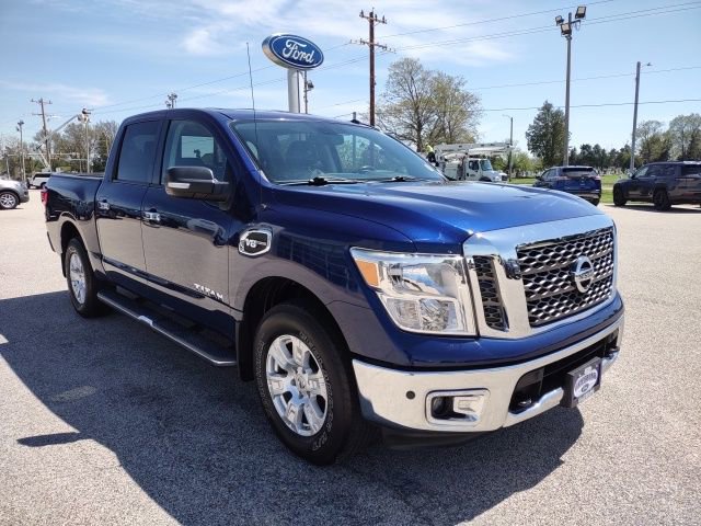Used 2017 Nissan Titan SV image 9