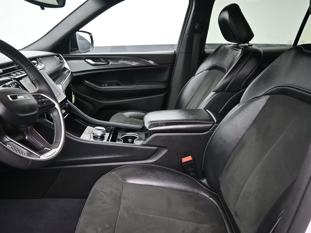 Used 2023 Jeep Grand Cherokee L Laredo image 12