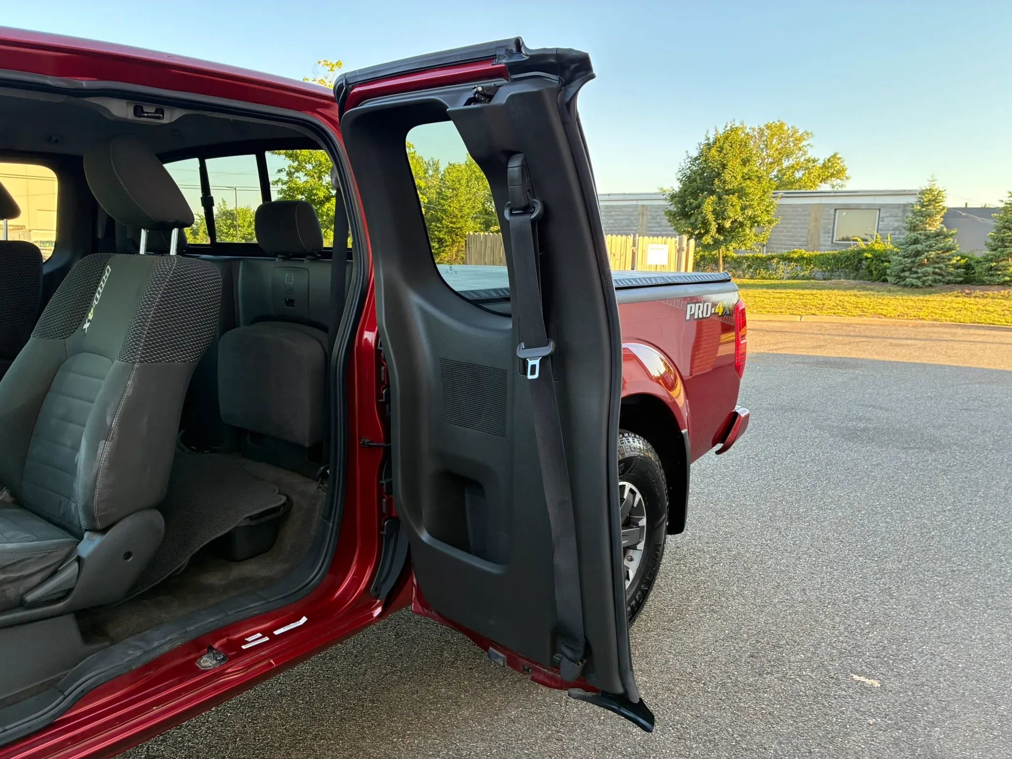 Used 2014 Nissan Frontier PRO-4X AWD/4WD image 9