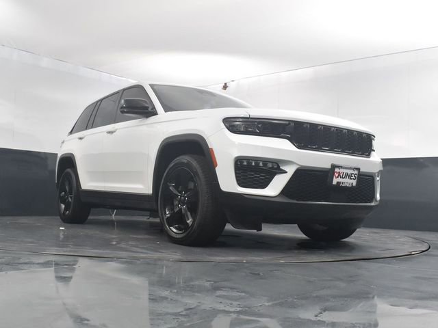 Used 2023 Jeep Grand Cherokee Limited w/ Black Appearance Package image 45