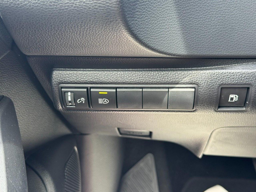 Used 2025 Toyota Corolla LE FWD image 25