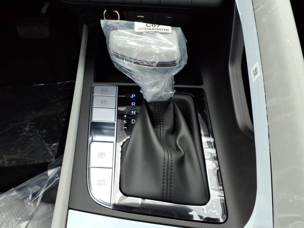 New 2025 Hyundai Elantra Limited image 11