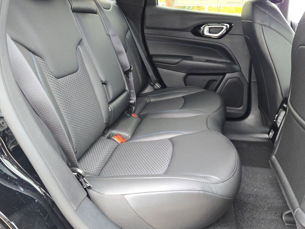 New 2026 Jeep Compass Latitude image 10