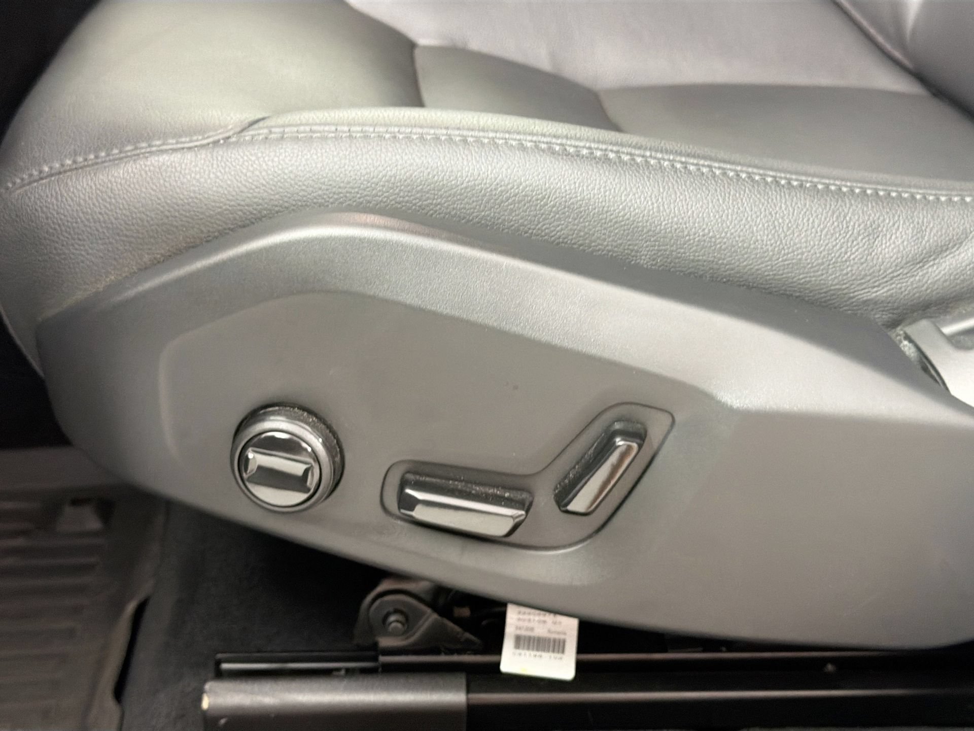 Certified 2025 Volvo XC60 B5 Core AWD/4WD image 19