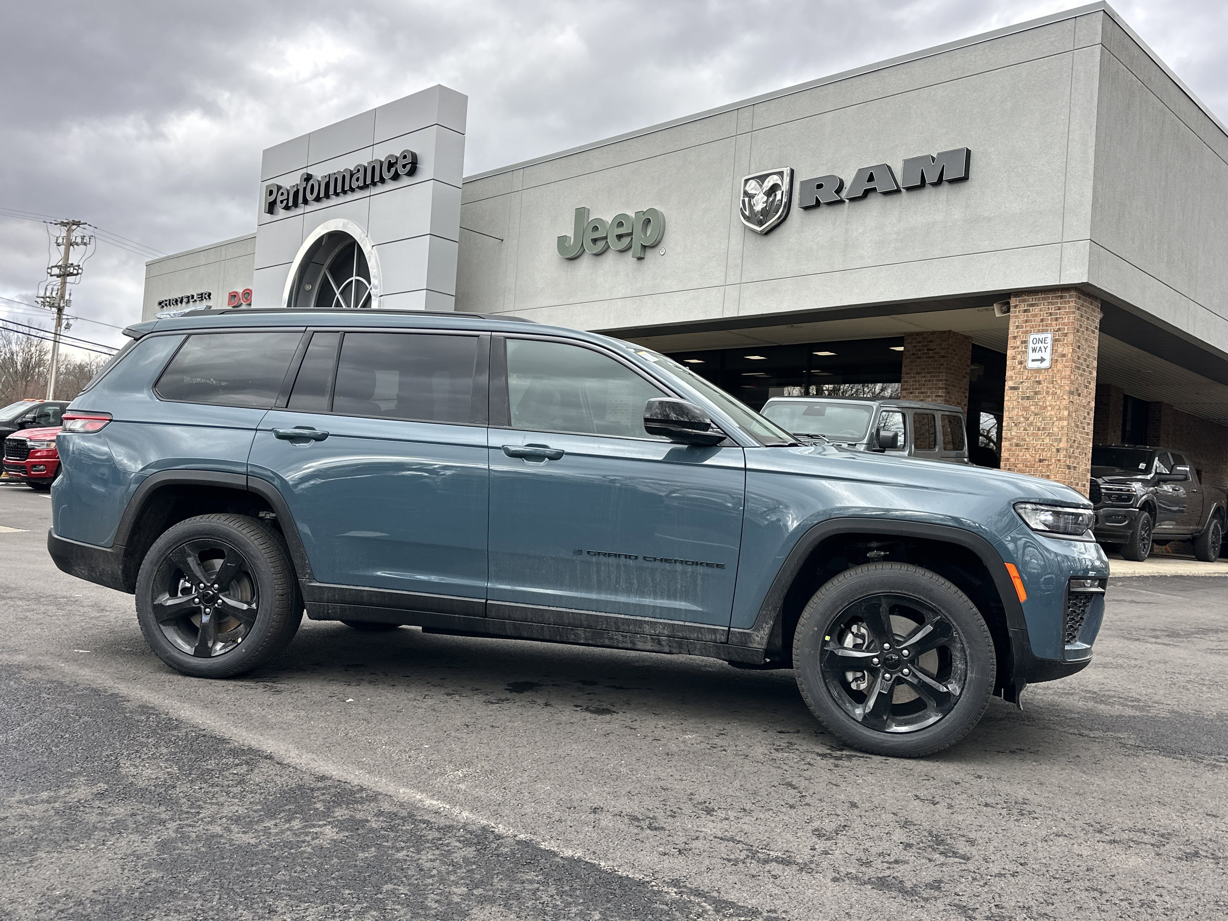 New 2026 Jeep Grand Cherokee L Limited w/ Limited Altitude Package AWD/4WD image 20