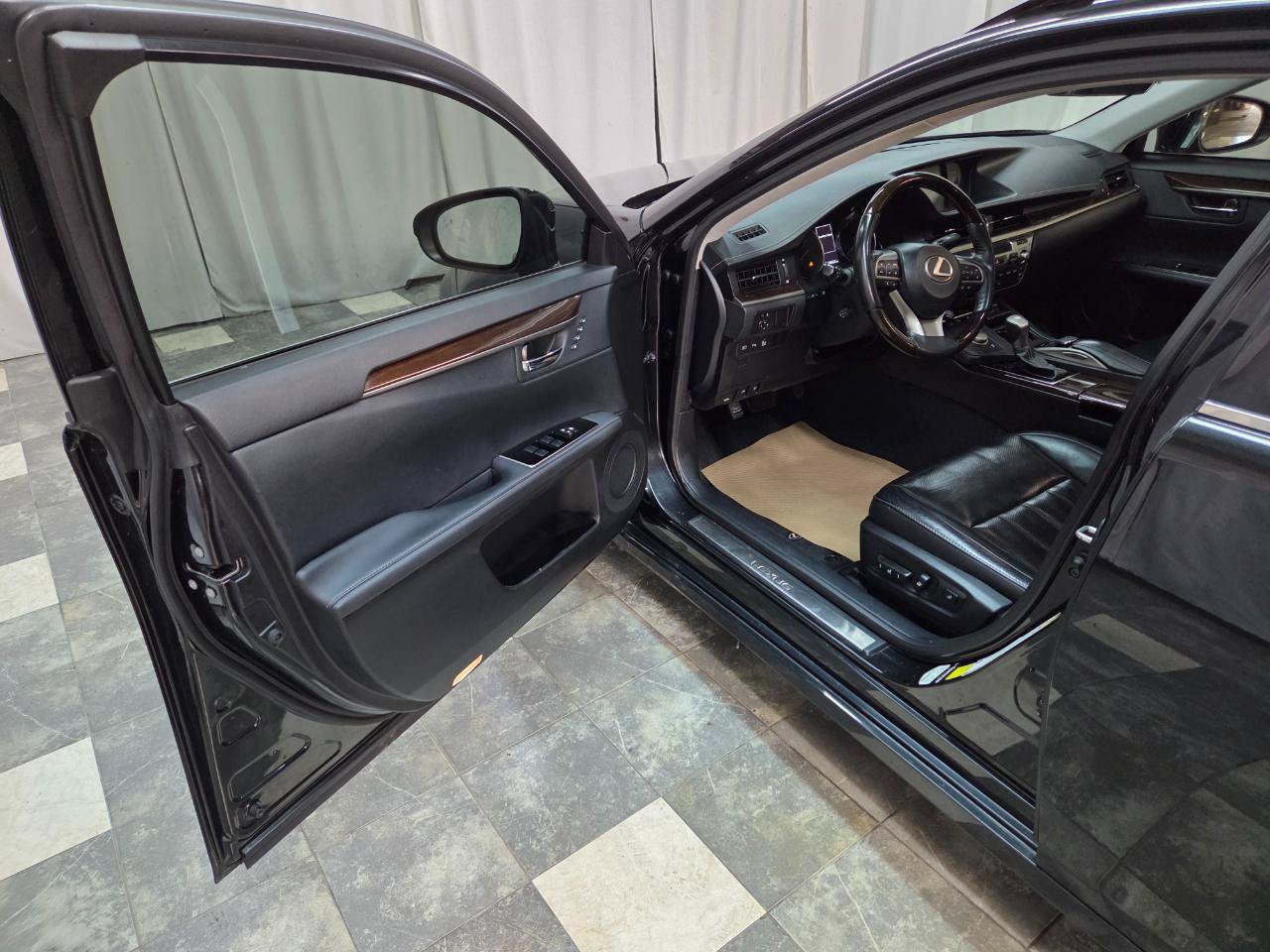 Used 2018 Lexus ES 350 w/ Luxury Package w/Wood Trim FWD image 9