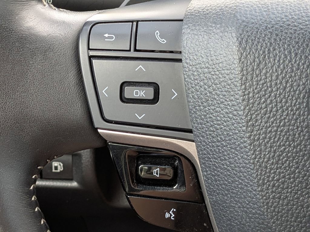 Certified 2025 Toyota Camry SE FWD image 23