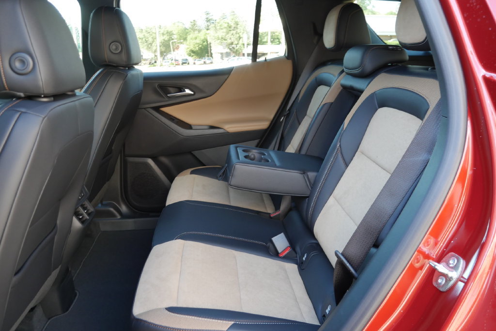 New 2027 Chevrolet Equinox ACTIV w/ Convenience Package III AWD/4WD image 16