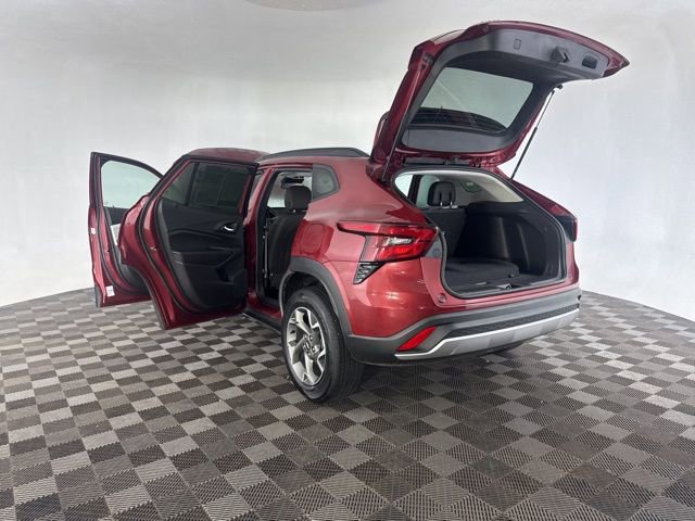 Used 2025 Chevrolet Trax LT w/ LT Convenience Package image 20