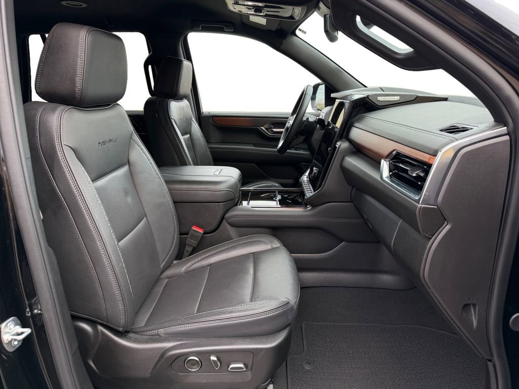Used 2025 GMC Yukon Denali image 18