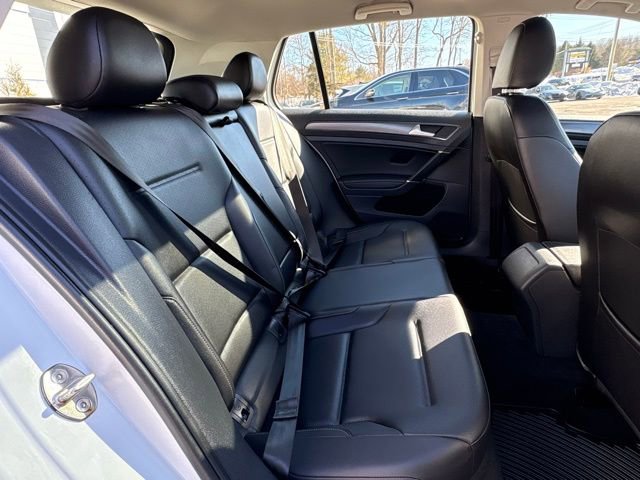 Used 2019 Volkswagen Golf SE image 23