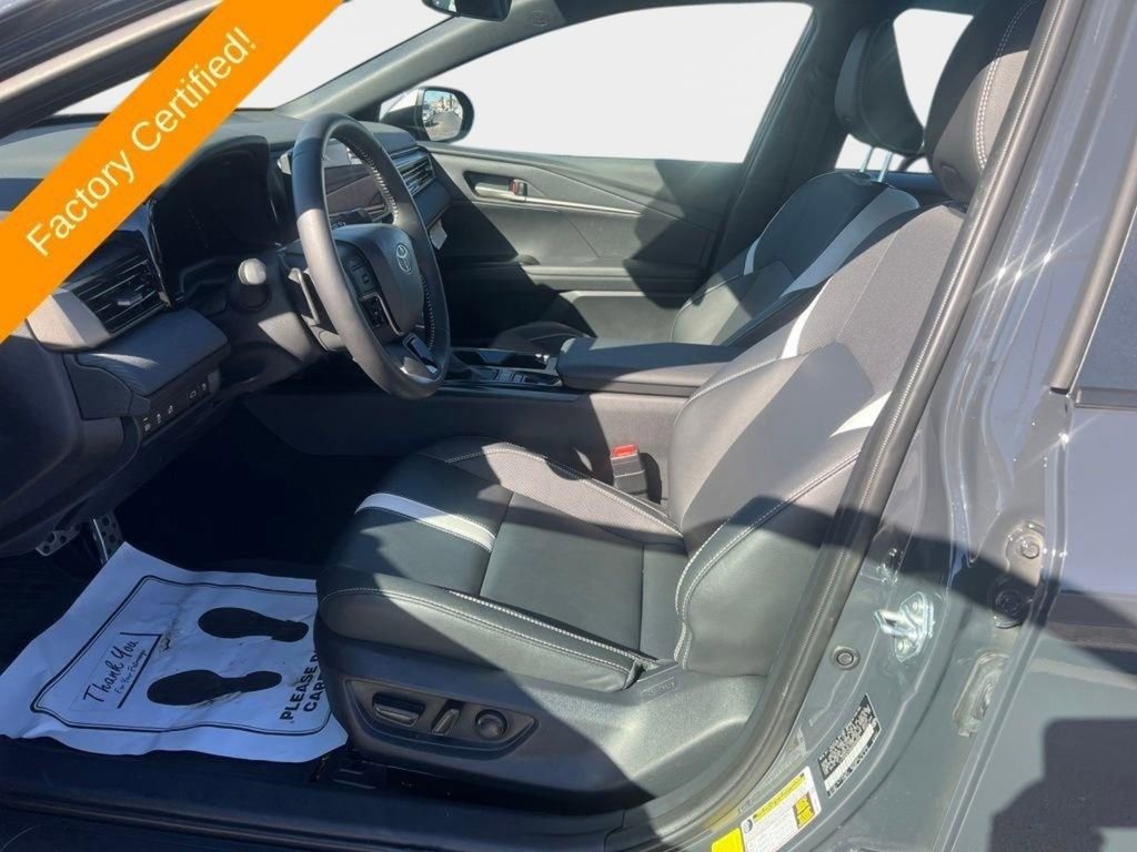 Used 2025 Toyota Camry SE image 11