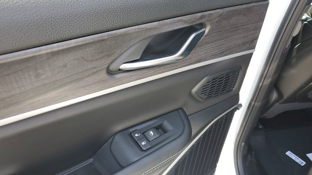 New 2025 Jeep Grand Cherokee L Limited w/ Black Appearance Package image 18