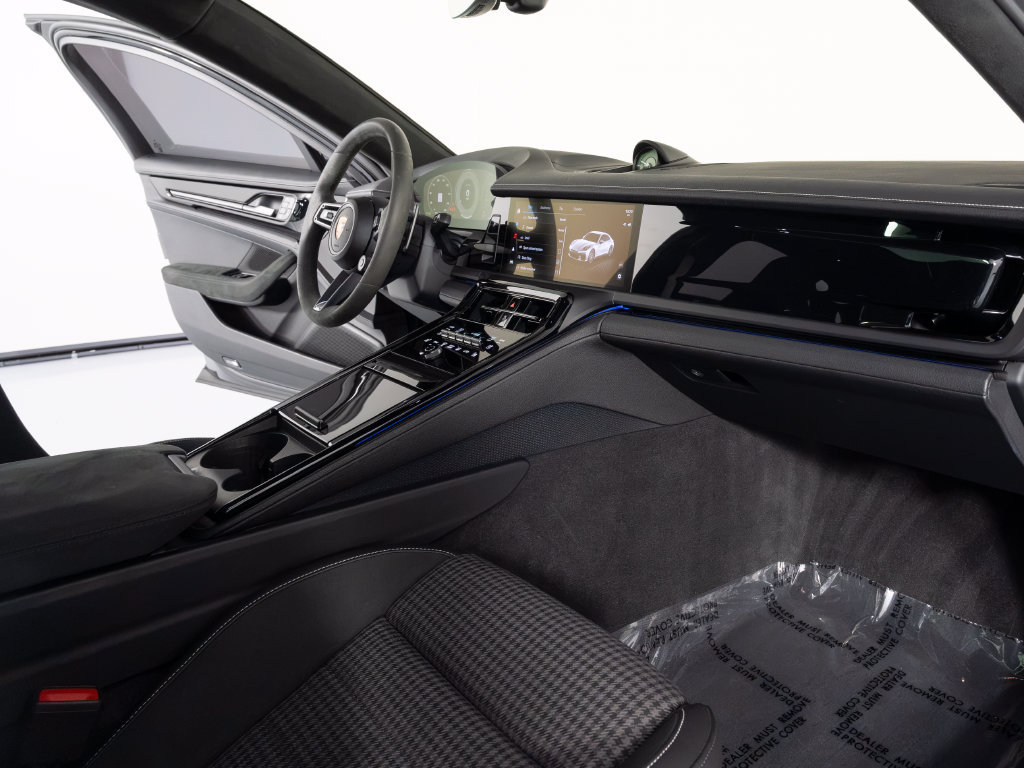 Certified 2025 Porsche Panamera GTS AWD/4WD image 35