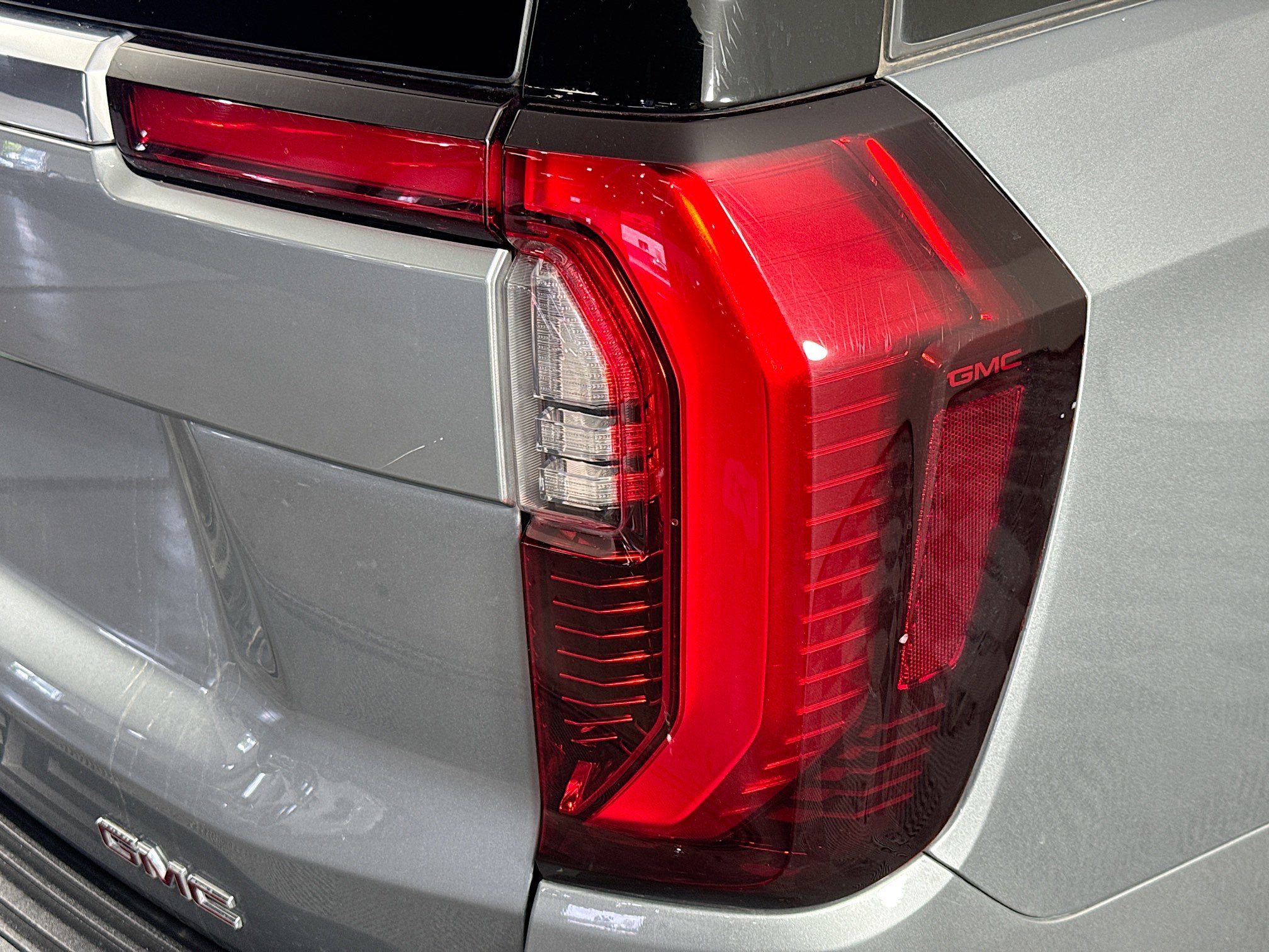 Used 2025 GMC Yukon XL Denali AWD/4WD image 32