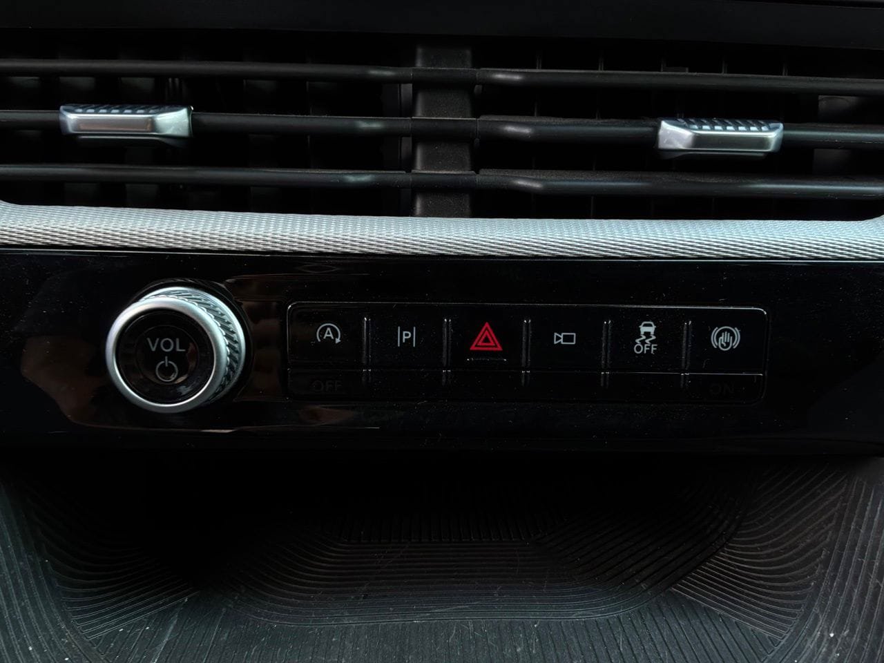 Used 2026 Ford Explorer Active RWD image 29
