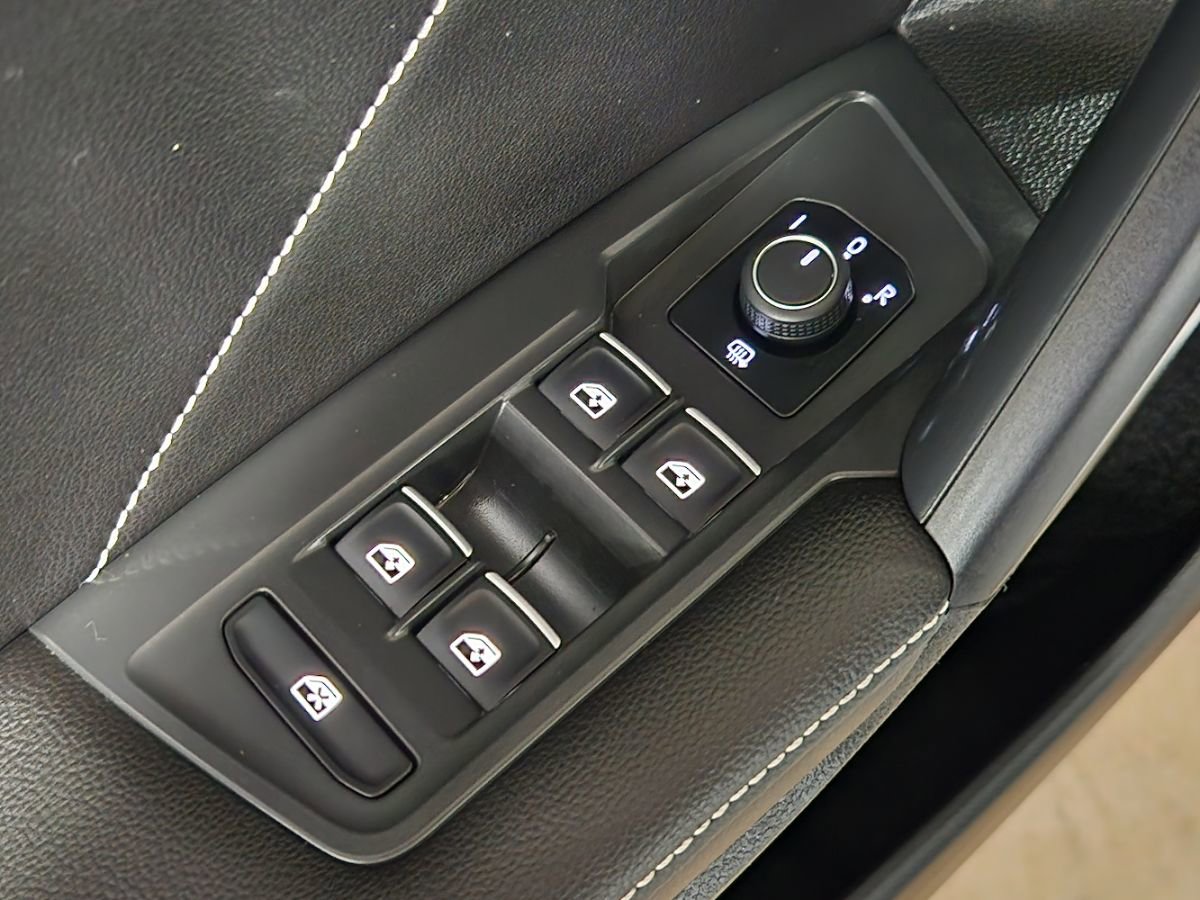 Used 2024 Volkswagen Tiguan SE R-Line image 41