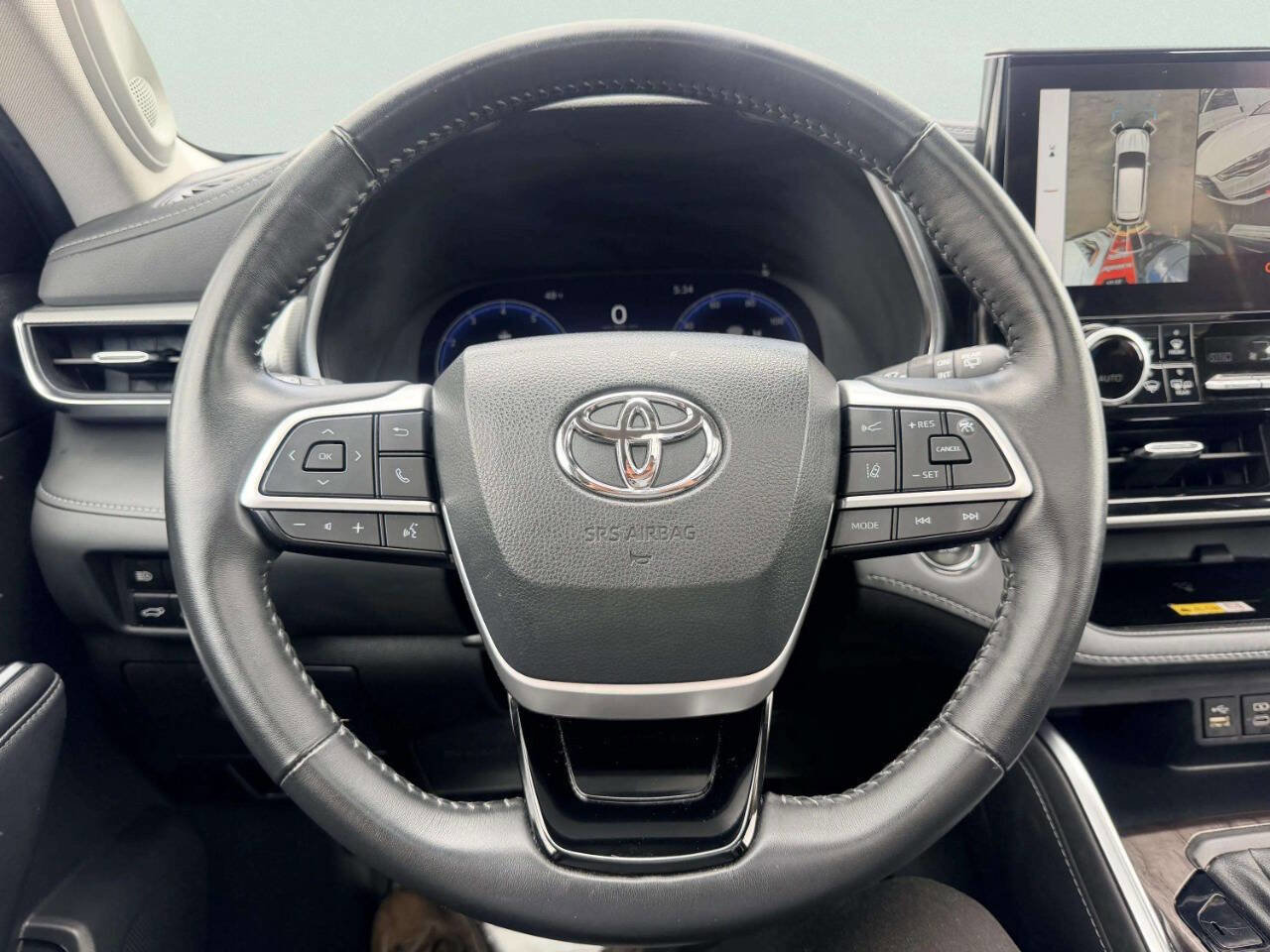 Used 2023 Toyota Highlander Platinum FWD image 40