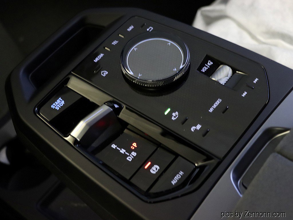 Used 2026 BMW iX xDrive60 image 16