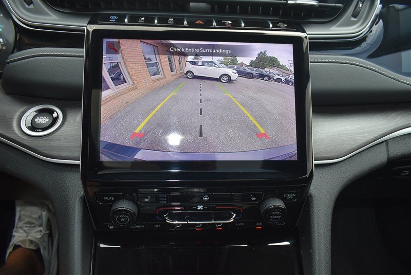 Used 2023 Jeep Grand Cherokee 4WD 4xe image 16
