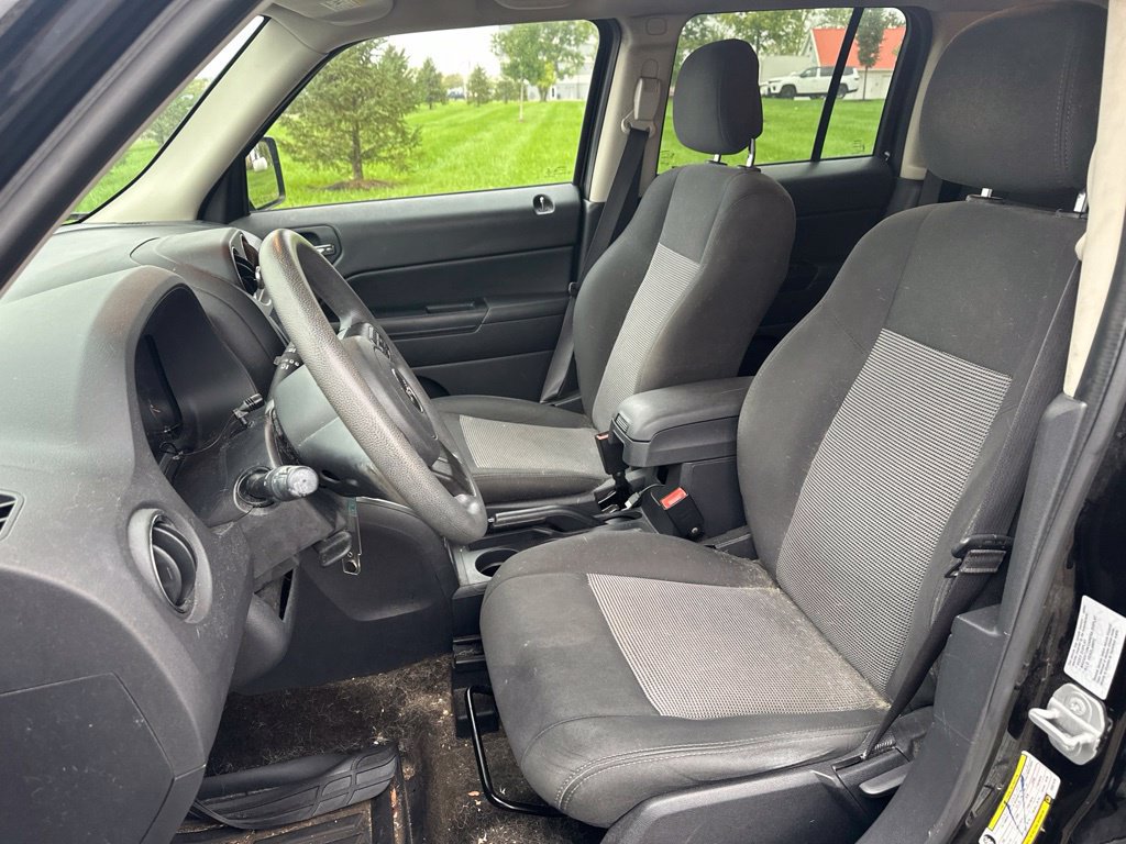 Used 2016 Jeep Patriot Sport w/ Power Value Group AWD/4WD image 14