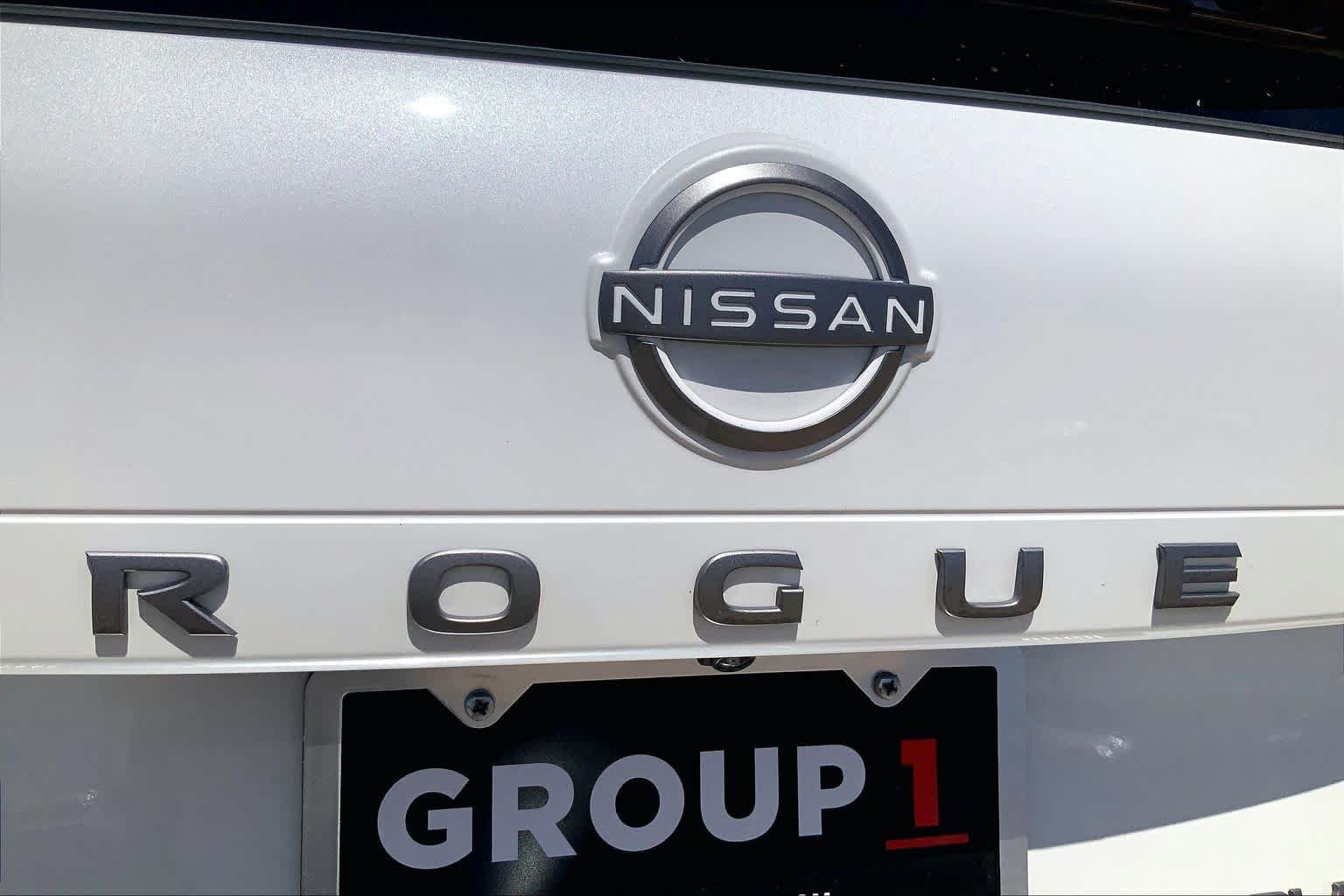 Used 2025 Nissan Rogue Platinum w/ Tech Package FWD image 33