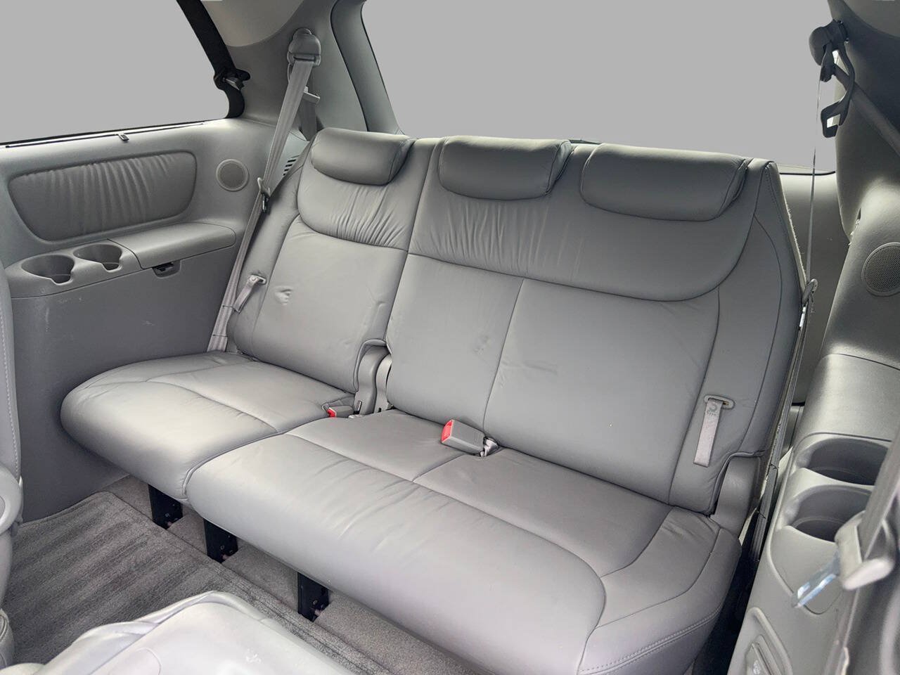 Used 2004 Toyota Sienna XLE w/ XLE Pkg 19 FWD image 24