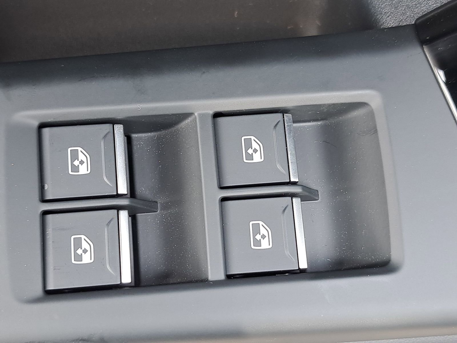 New 2025 Audi Q6 e-tron Premium image 28