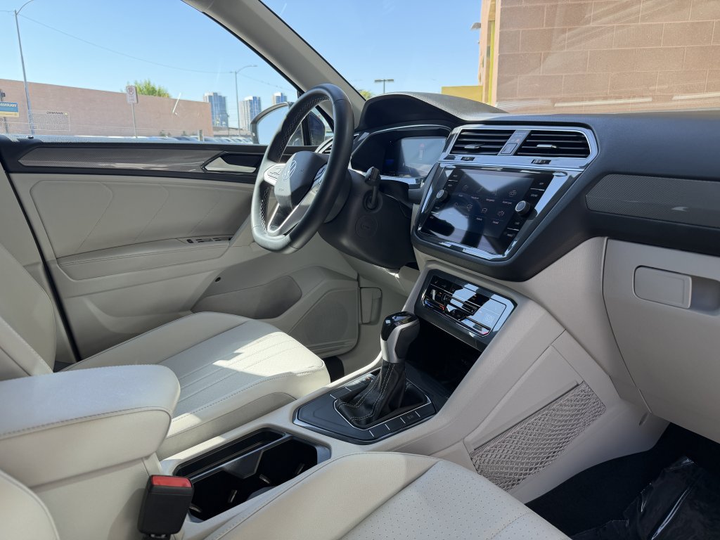 Used 2022 Volkswagen Tiguan SE FWD image 40