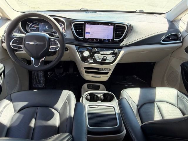 Certified 2024 Chrysler Pacifica Select image 12