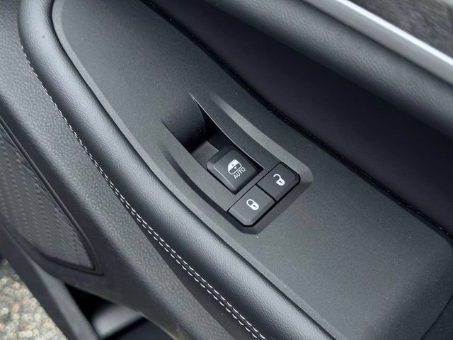 Used 2025 Jeep Grand Cherokee Limited AWD/4WD image 16