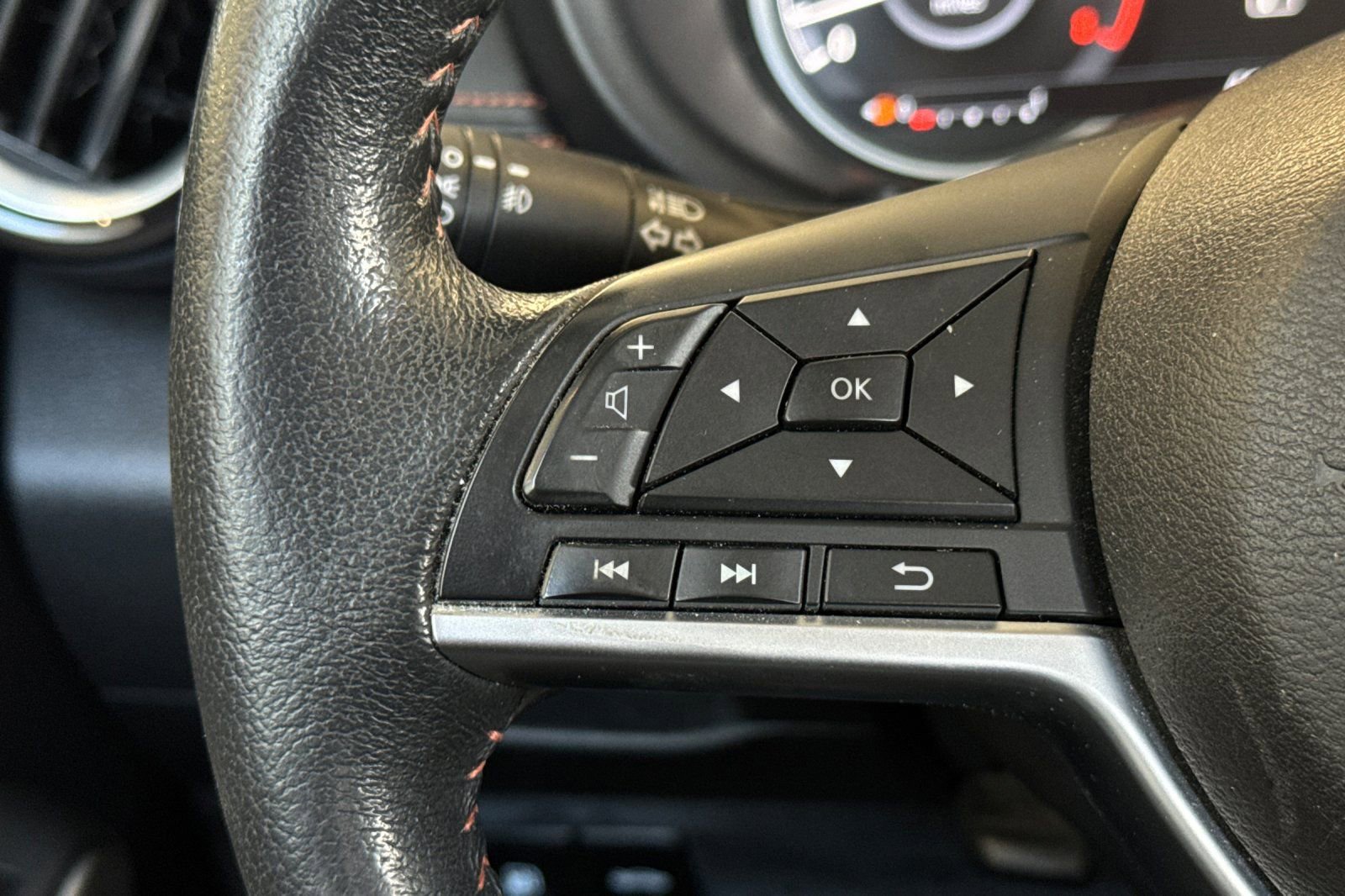 Used 2020 Nissan Kicks SR w/ SR Premium Package FWD image 28
