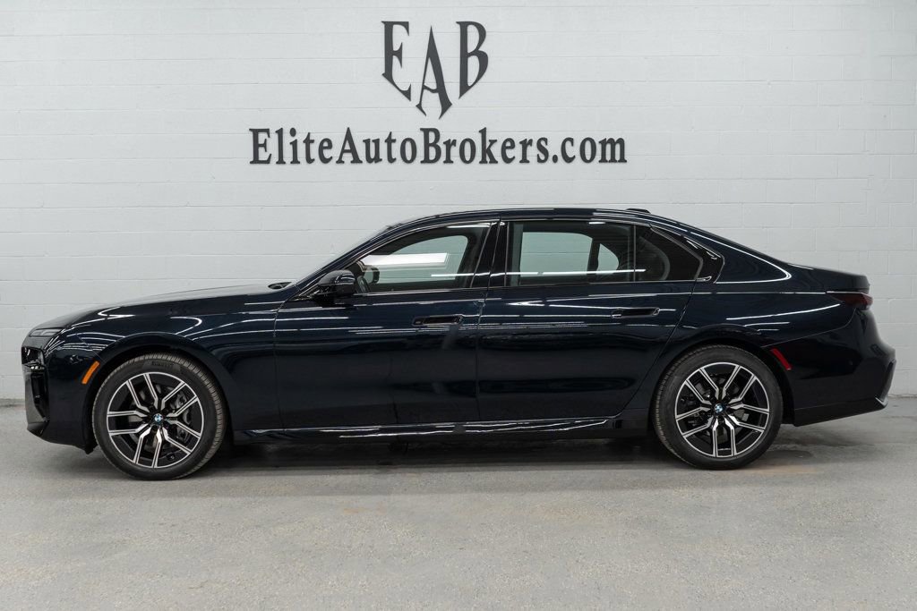 Used 2024 BMW 740i xDrive image 2