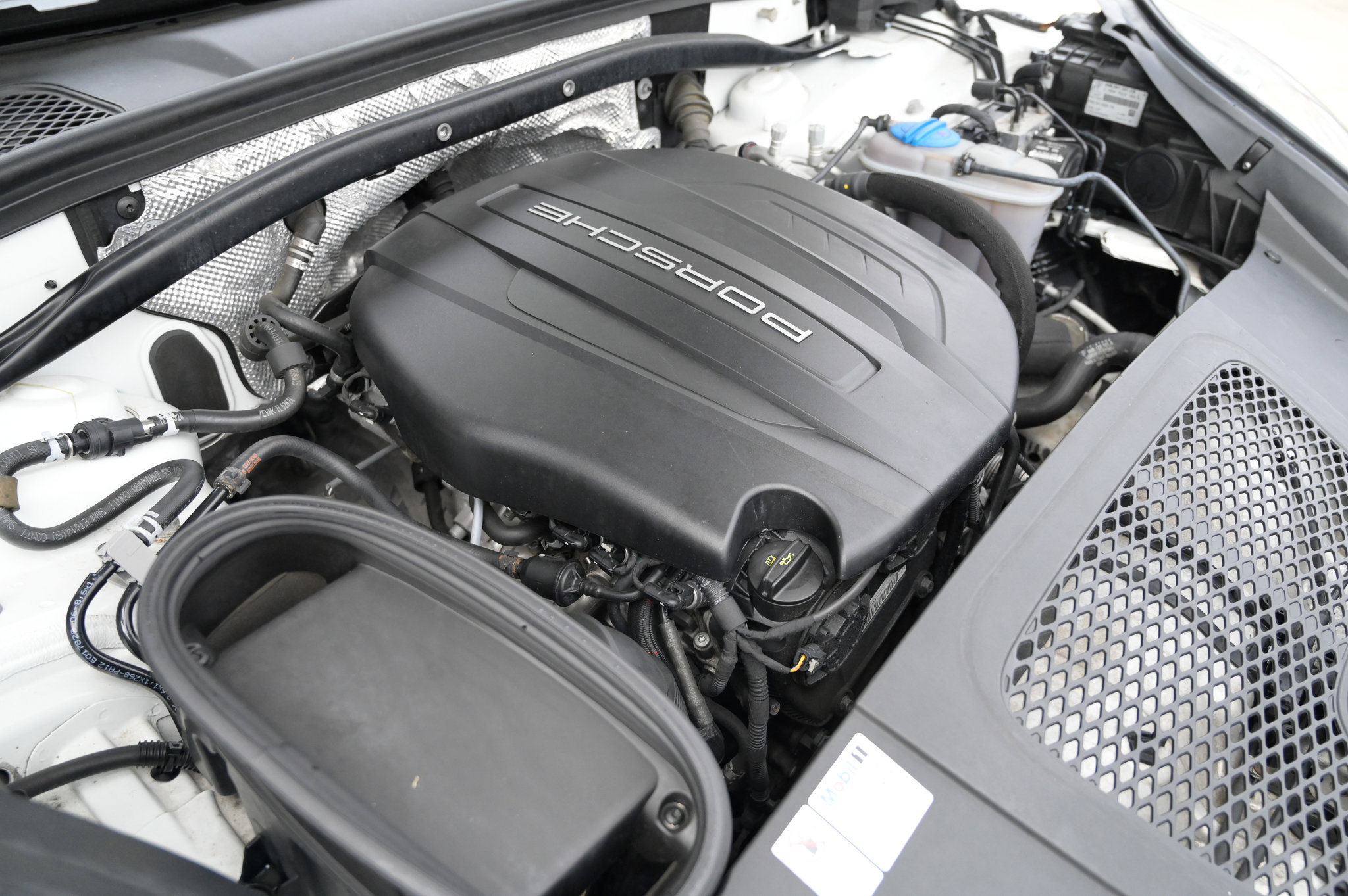 Used 2018 Porsche Macan AWD/4WD image 63