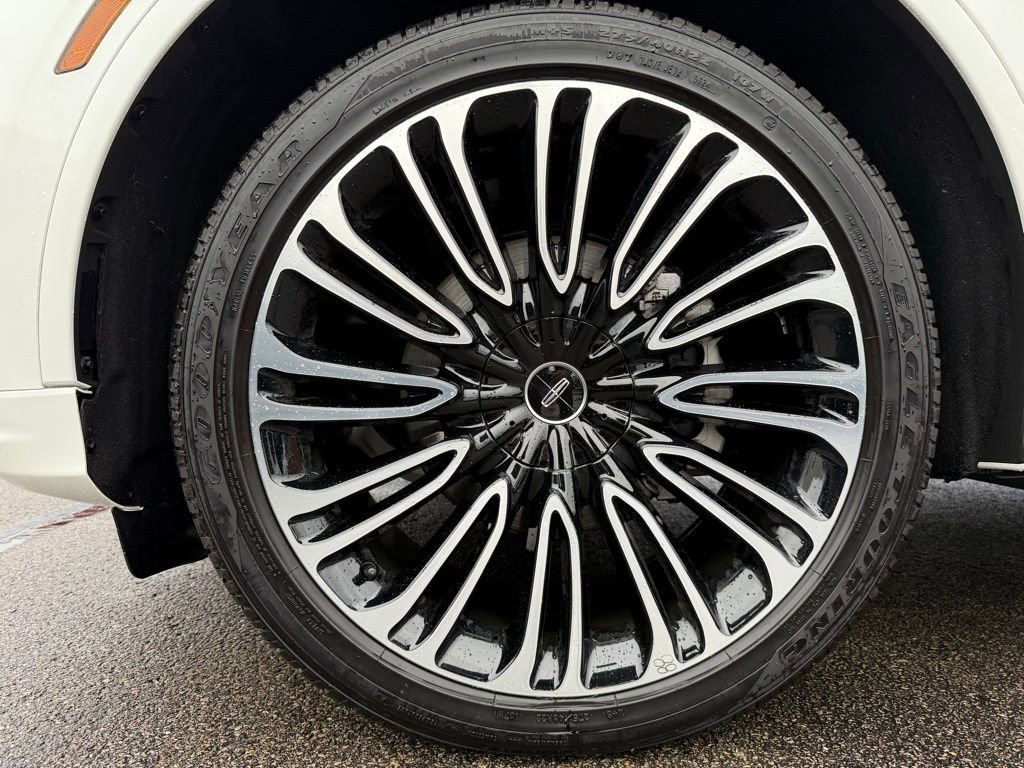 New 2025 Lincoln Aviator Black Label AWD/4WD image 16